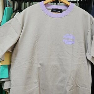 NWOT Homme + Femme LA beige tee/ purple collar. Sz. Small. Retail $120